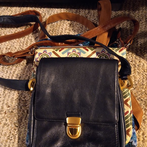 BUNDLE OF 3 CROSSBODY BAGS - STONE MOUNTAIN/RELIC/CARLA MARCHI - Picture 8 of 9